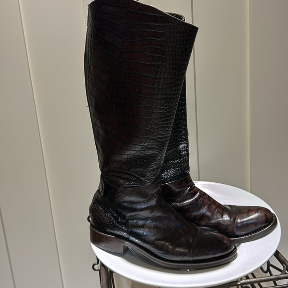 Faux croc brown riding boot. Size 39. Just re-sold. Back entry zipper. - Picture 3 of 6
